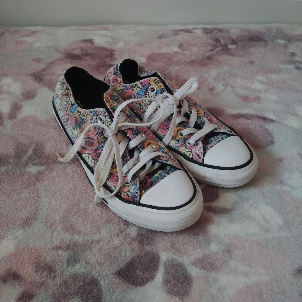 Converse Chuck Taylor Floral Sneakers - Picture 2 of 6